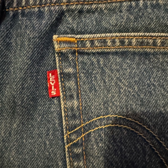 Levi’s Blue Denim Jean shorts distressed hem - Picture 4 of 8